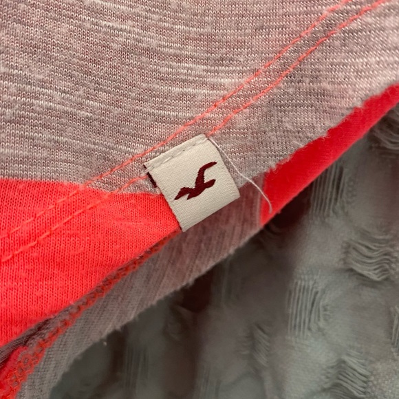 🌈5/$25 BUNDLE! Hollister 💕 Neon pink & gray shirt - Picture 6 of 6